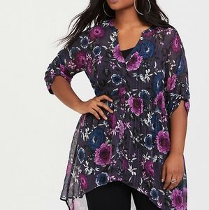 NWOT, size 2 Torrid Lexie hi/low top